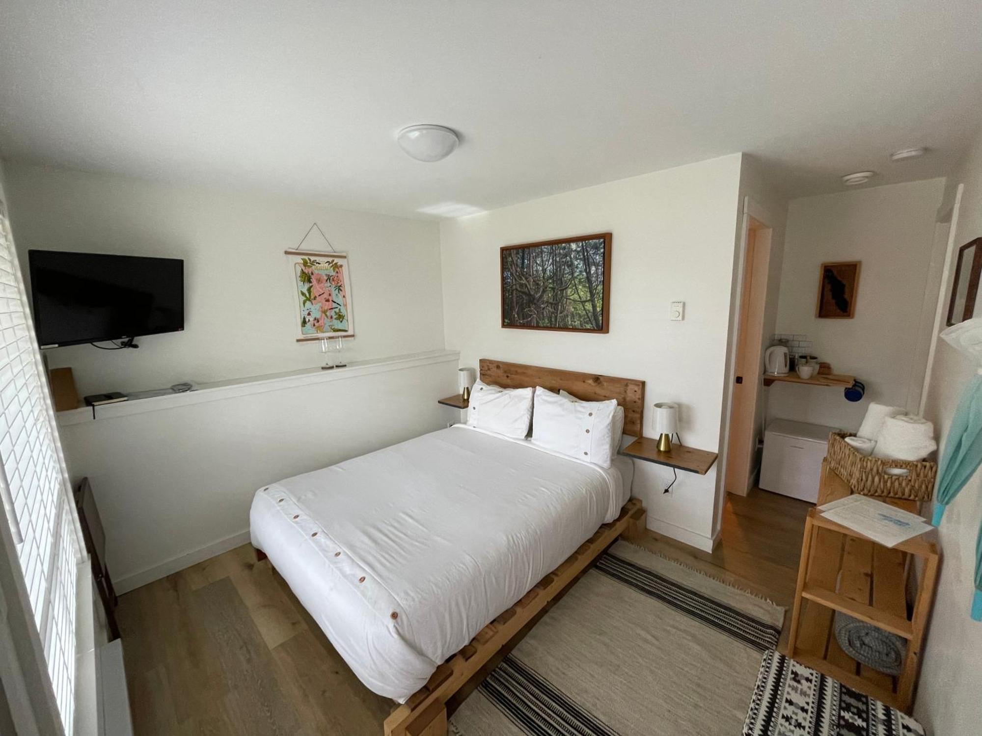 Hotel Sounds Of The Sea à Ucluelet Extérieur photo